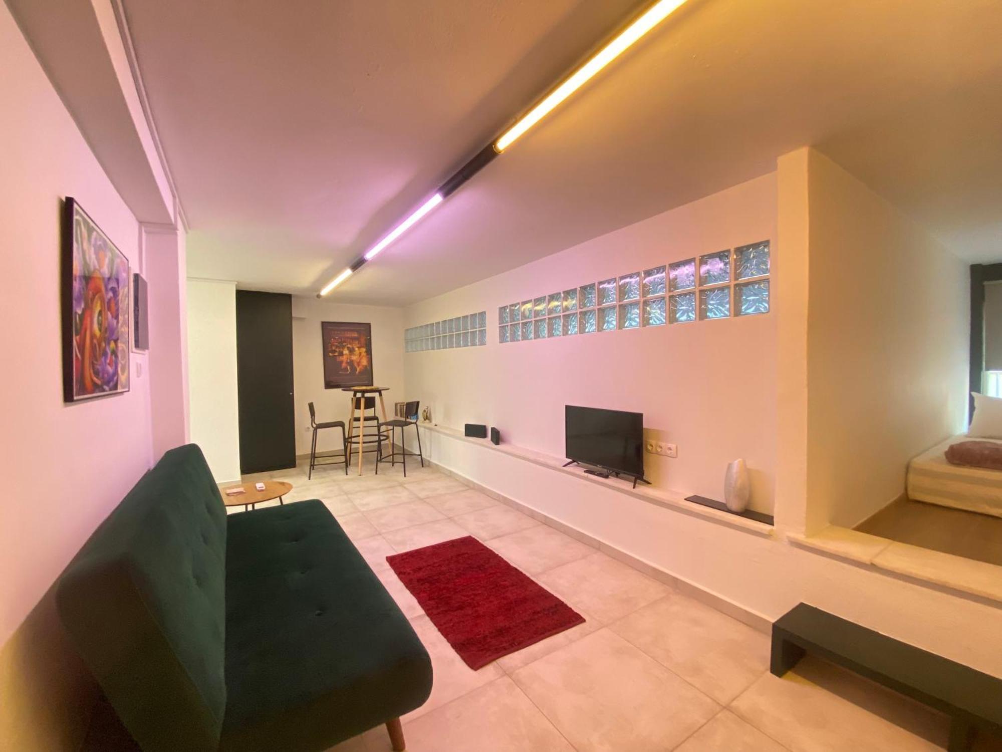 Silk Mill Metaxourgeio, Centre Apartment